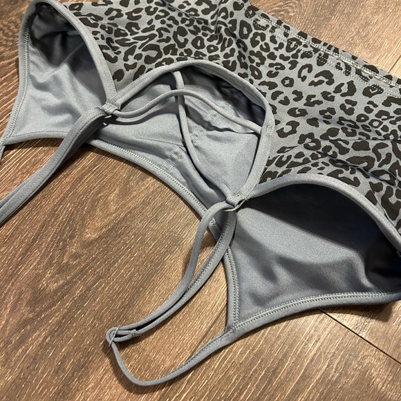 PINK Victoria's Secret Gray and Black Leopard Sports Bra - Picture 6 of 9